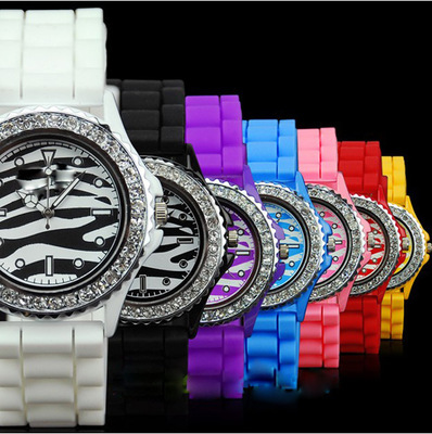 璀璨新潮，時尚個性 深圳市泰時瑞鐘表直銷炫彩鑲石合金硅膠女表
